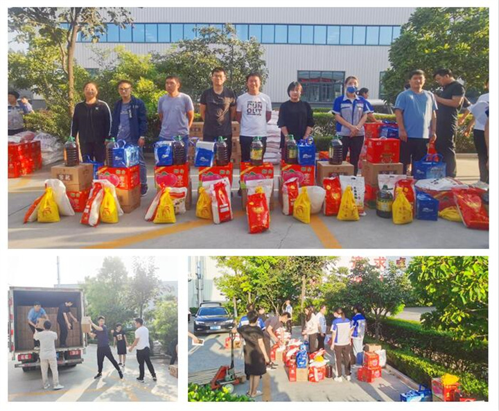 在公司的統一安排下,員工們分時段、分批次有序地進行領取。分發過程中,工作人員有對名單的,有派發的,還有收拾包裝盒的,忙忙碌碌的身影在人群中來來回回穿梭,溫暖而有愛。.jpg 在公司的統一安排下,員工們分時段、分批次有序地進行領取。分發過程中,工作人員有對名單的,有派發的,還有收拾包裝盒的,忙忙碌碌的身影在人群中來來回回穿梭,溫暖而有愛。.jpg